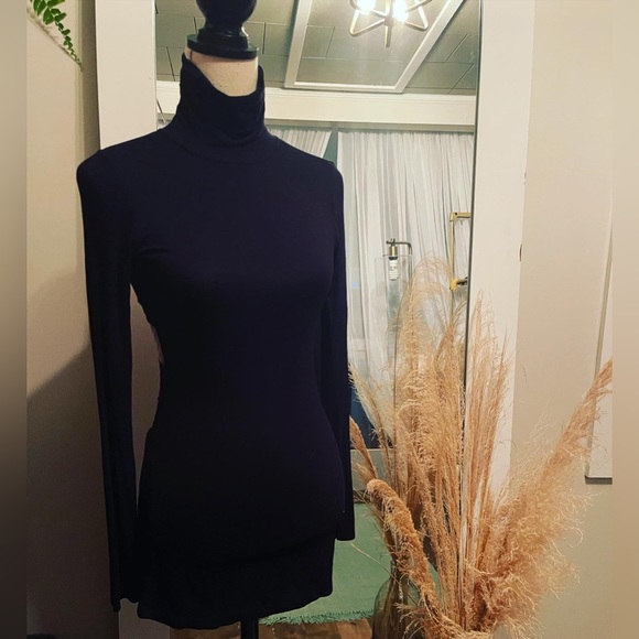 Open back turtle neck - Picture 2 of 5